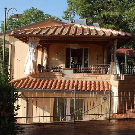 Pleasant Holiday In With Swimming Pool Nyaraló